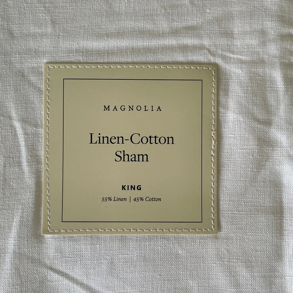 Magnolia beautiful pillow